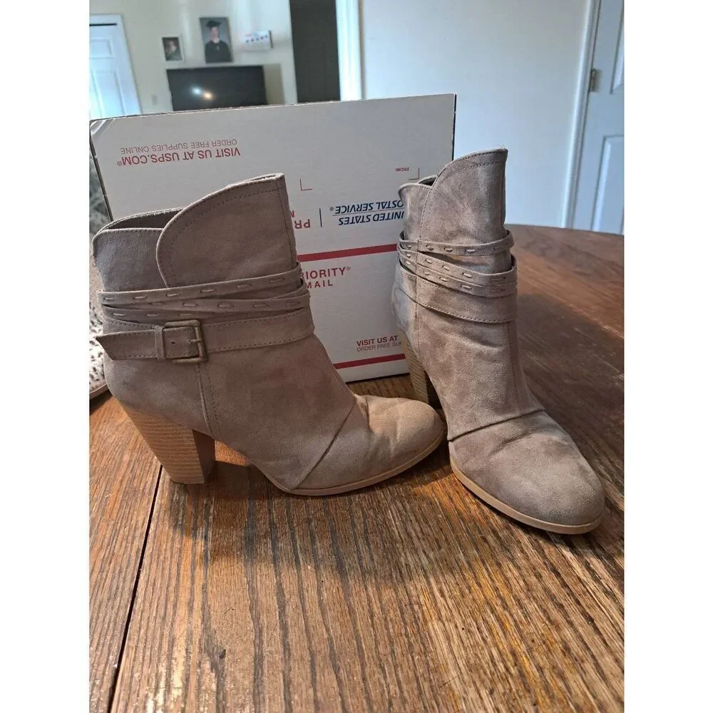 6.5 Charlotte Russe Brown Slip On Buckle Detail Chunky Heel Ankle Boots Booties